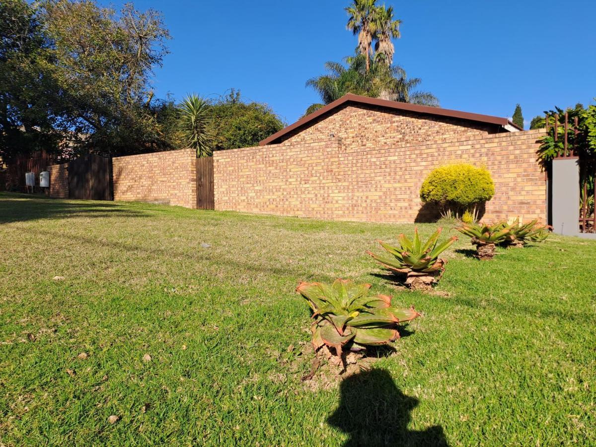 Rocky Hills Guesthouse Piet Retief Exteriör bild
